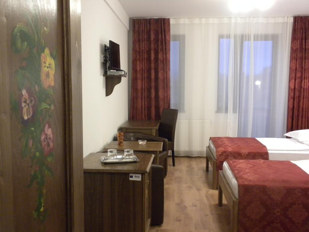 Rîşnov 塞塔缇尔克莱鲁旅馆酒店 客房 照片